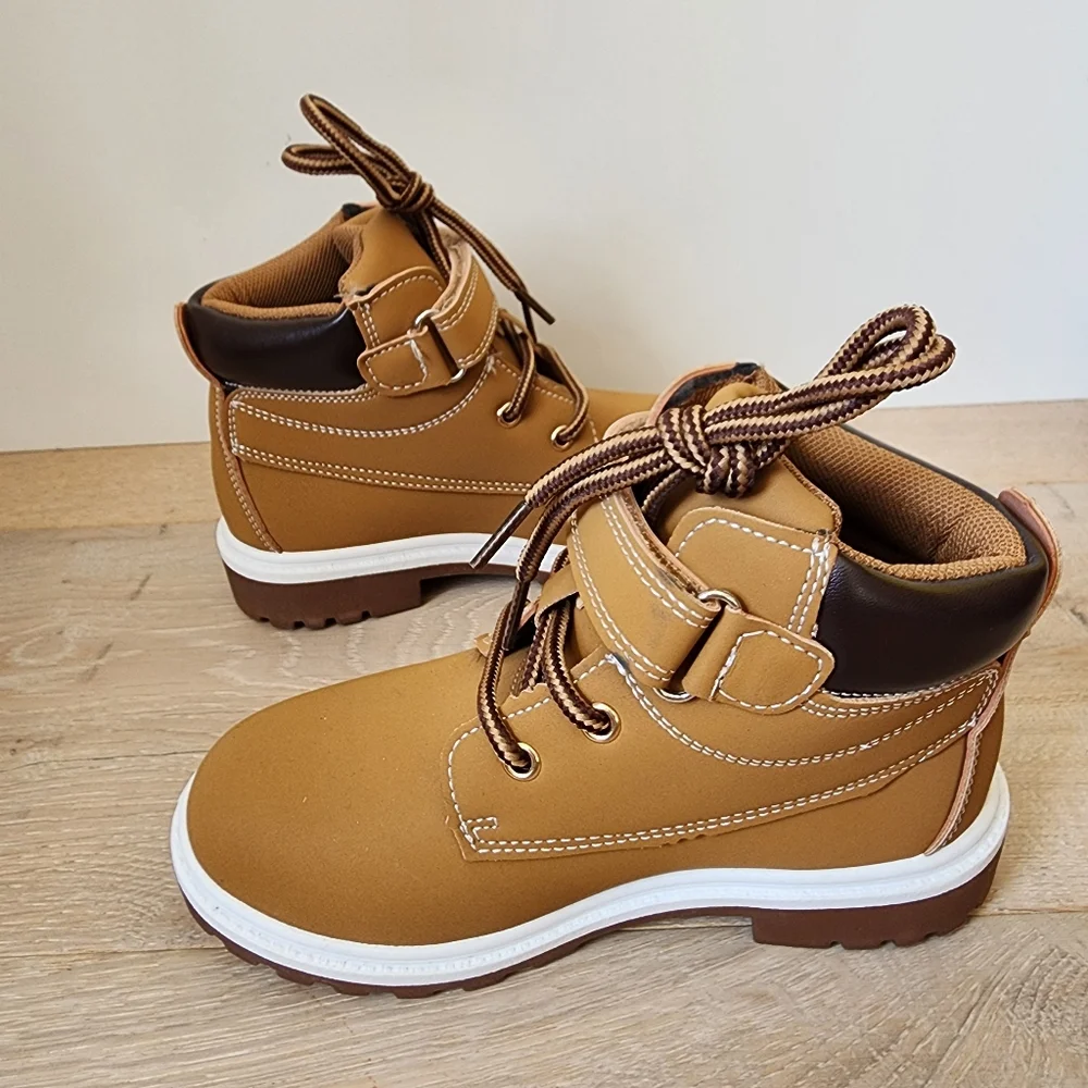 NWOT ZARA KIDS UNISEX KHAKI WINTER BOOTS SIZE 13T